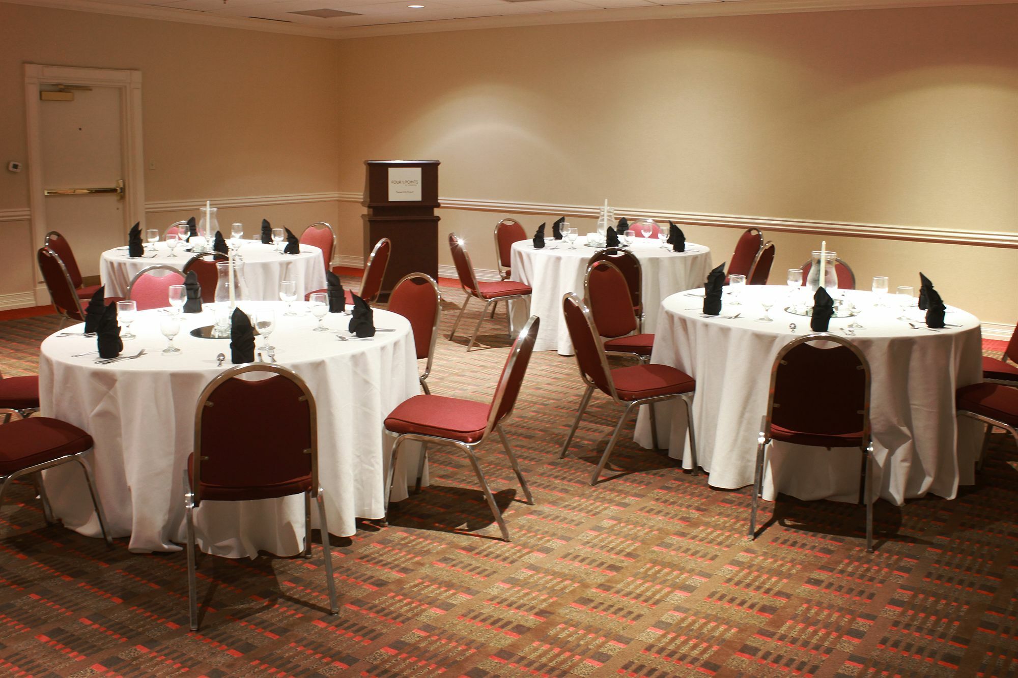 Four Points By Sheraton Kansas City Airport Екстериор снимка