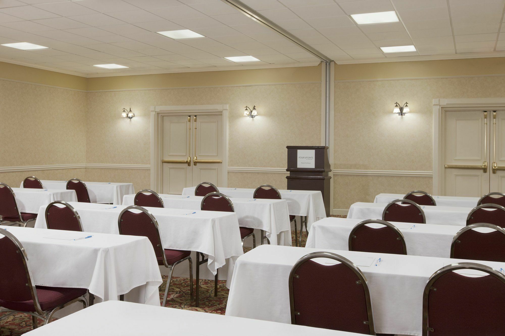 Four Points By Sheraton Kansas City Airport Екстериор снимка